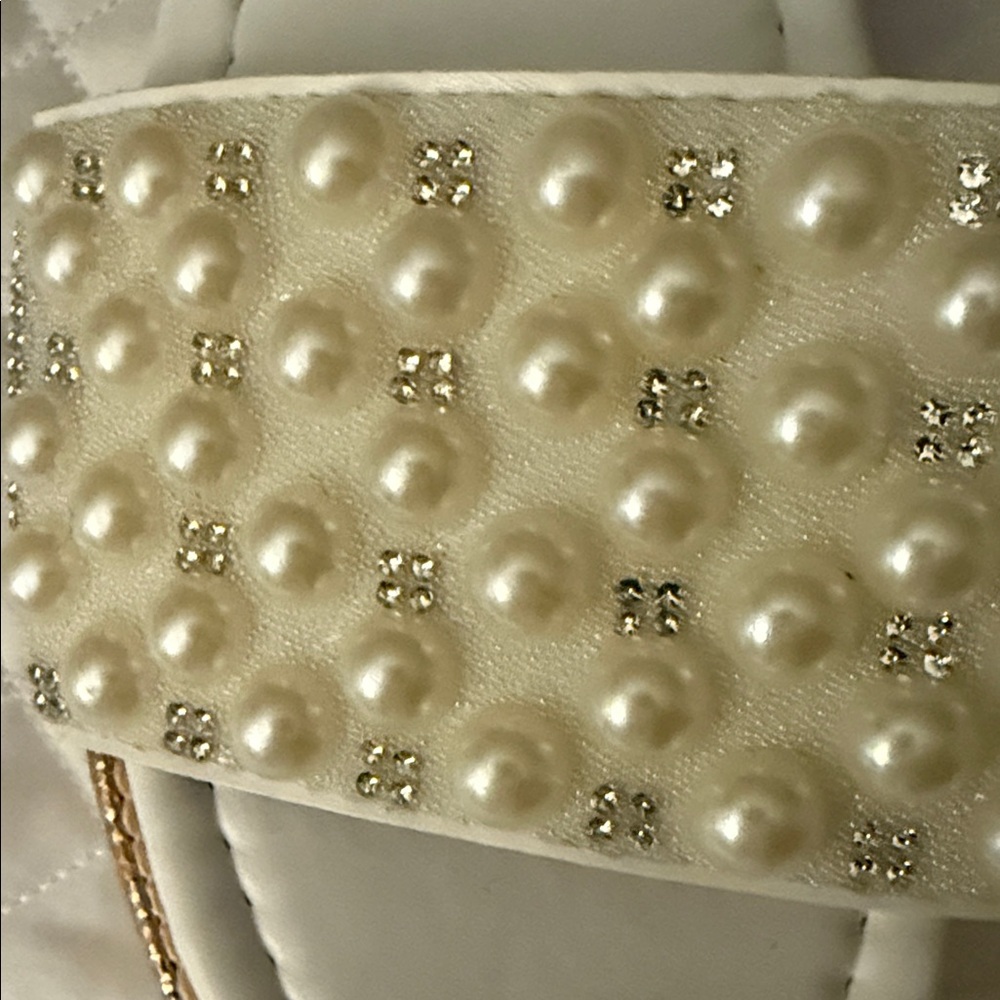 Elegant Pearl Embellished White Slide Sandals - Picture 4 of 5